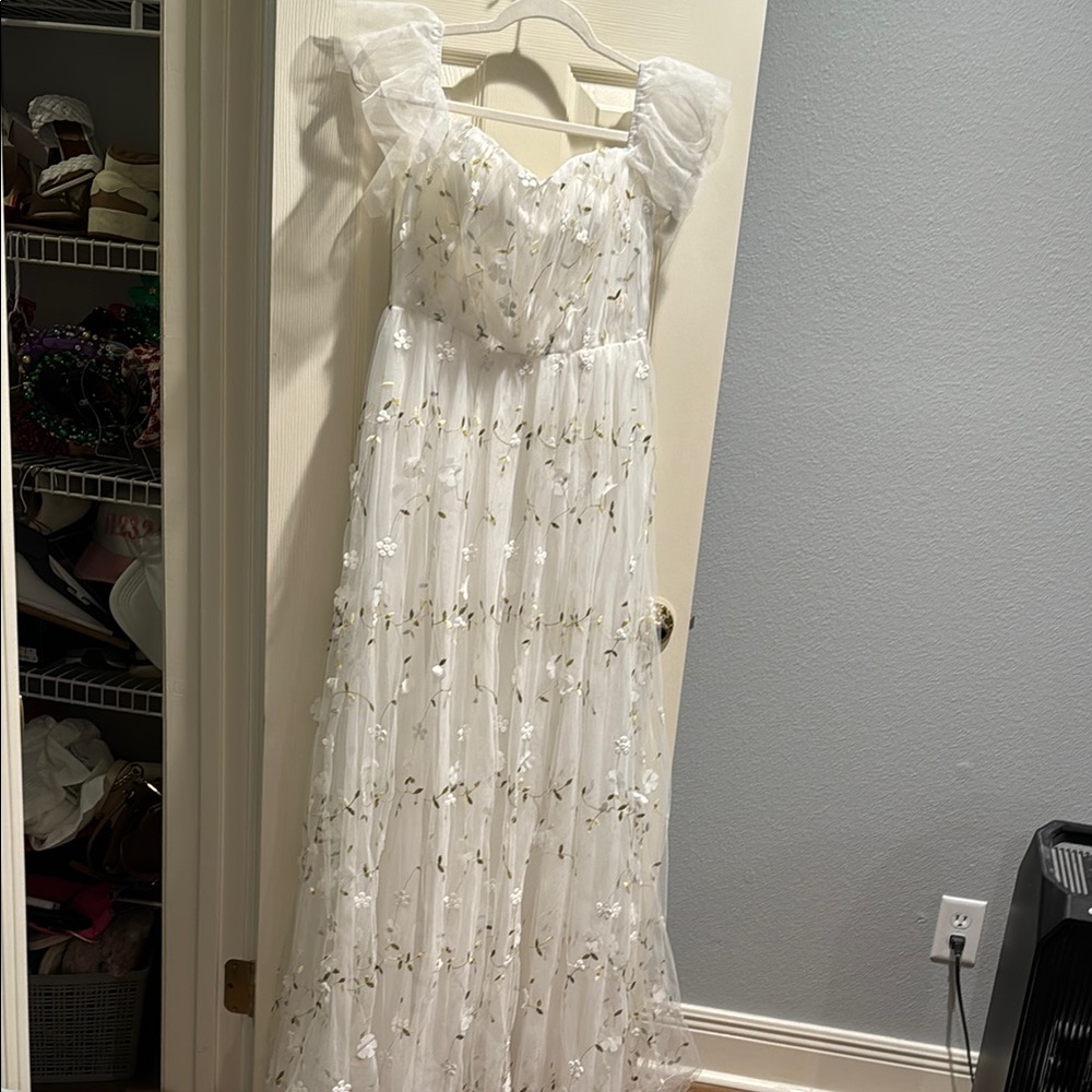 Elegant White Floral Women’s Dress